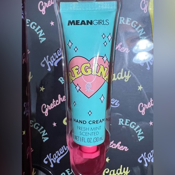 NWT-Mean Girls BURN BOOK set of 6 (1 oz each) hand creams in decorative box - Picture 6 of 11